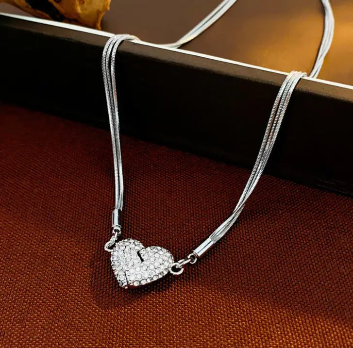 COLLAR CORAZÓN MAGNÉTICO - Ideal Para Representar El Amor Verdadero